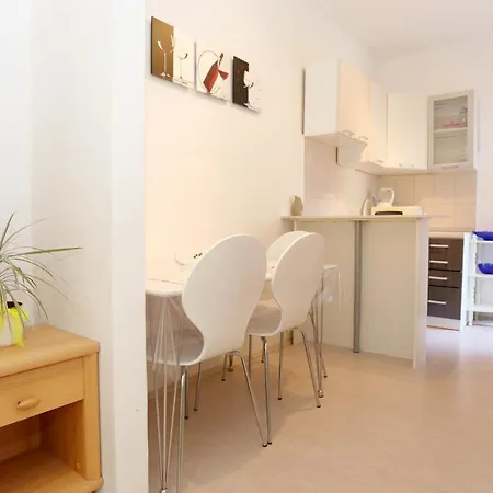 Appartement By The Sea - 549